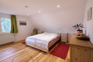 2 quartos, ferros/tábuas de passar roupa, Wi-Fi de cortesia