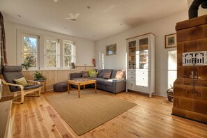 TV, fireplace, table tennis - Apartment 'Zum Alten Wärterhaus Erdgeschoss' with Lake View, Shared Terrace and Wi-Fi (Forbach)