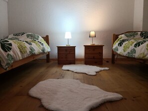 2 bedrooms, desk, free WiFi, bed sheets
