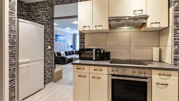 Køleskab, mikrobølgeovn, ovn, kogeplade