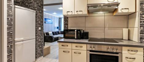 Fridge, microwave, oven, stovetop