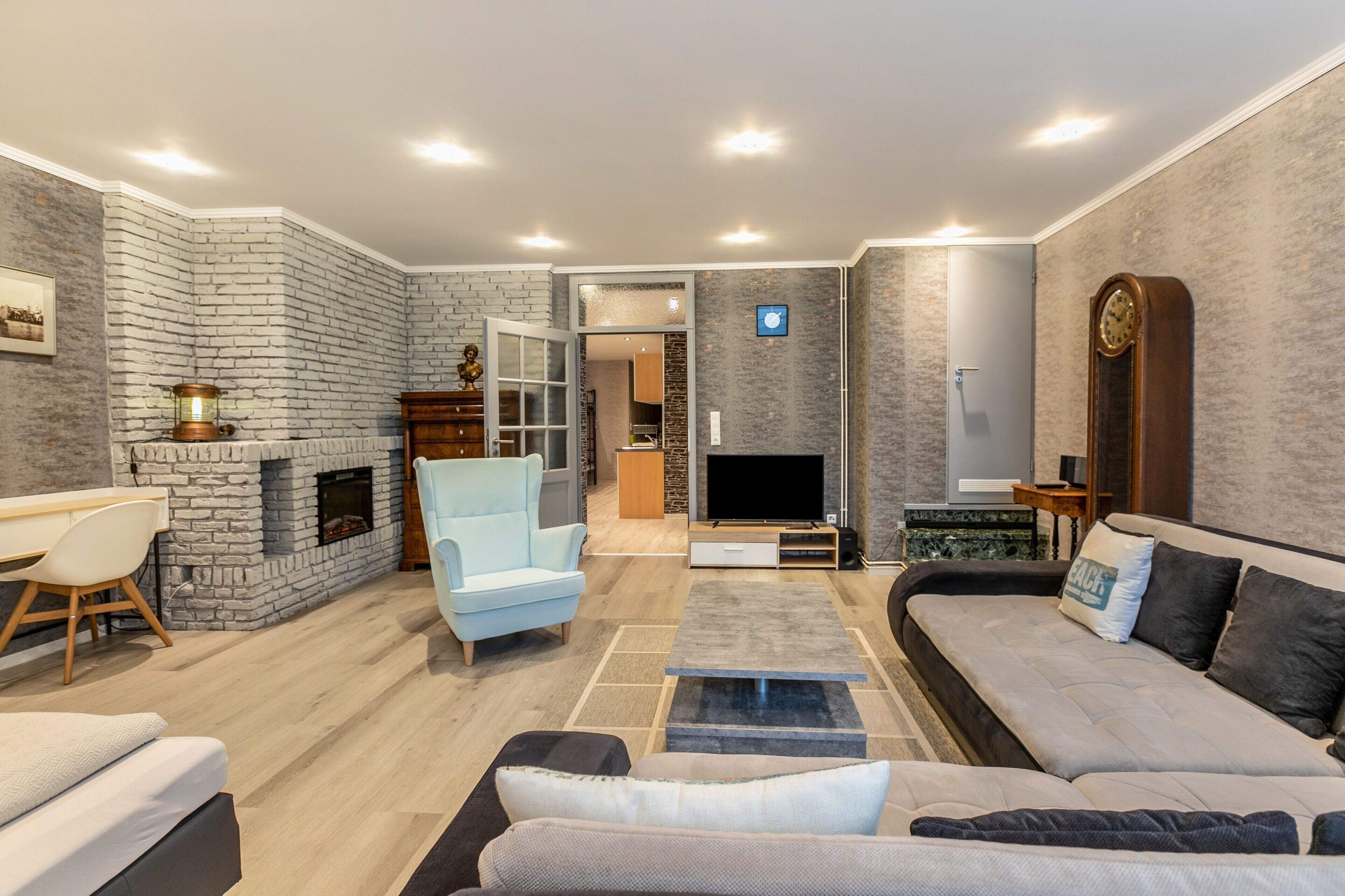 Fernseher, Stereoanlage