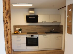 Kühlschrank, Ofen, Herdplatte, Geschirrspüler