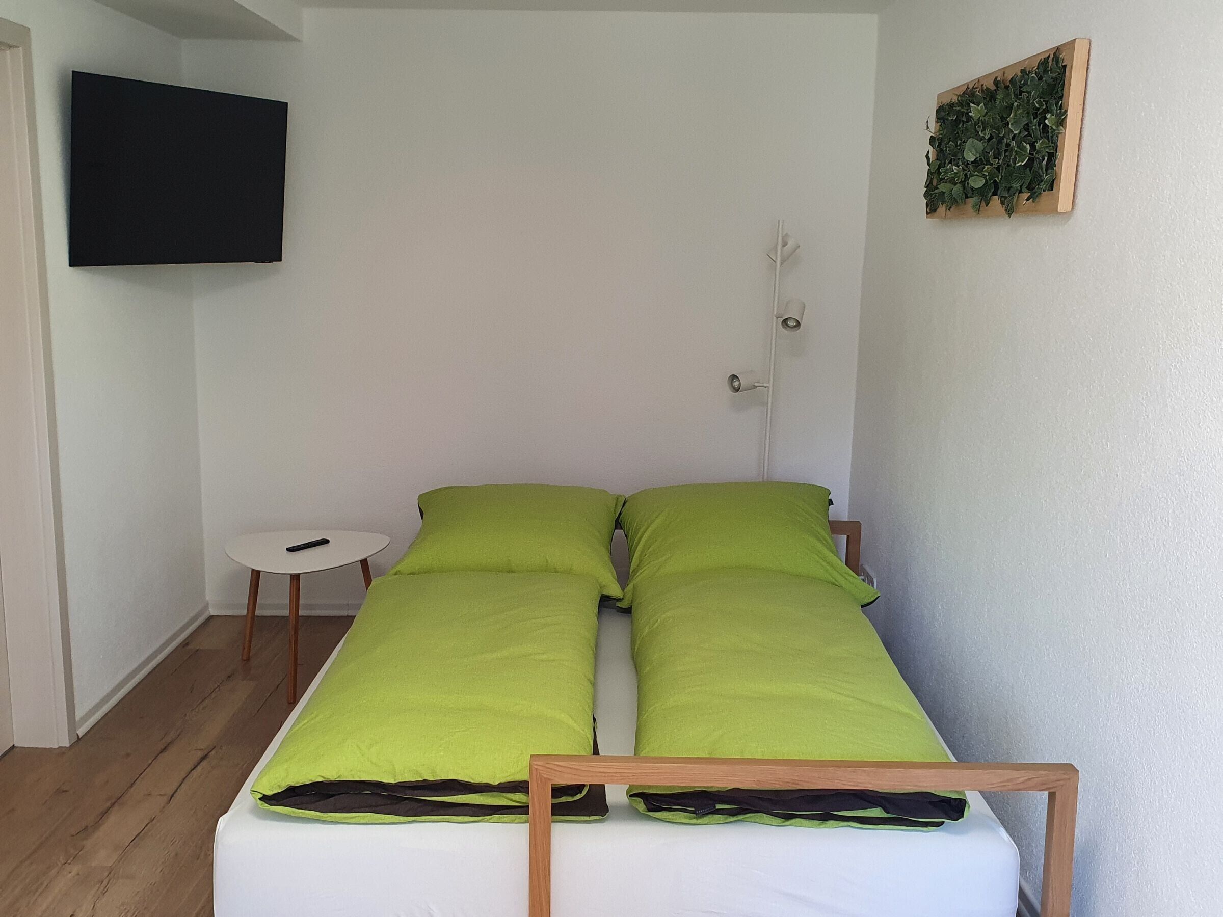1 habitación, tabla de planchar con plancha, wifi gratis y ropa de cama 