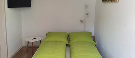 1 chambre, fer et planche Ă repasser, Wi-Fi gratuit, draps fournis
