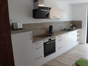Fridge, oven, stovetop, dishwasher - Flat 3, 54 sqm, 1 bedroom with double bed and 1 sofa bed, max. 4 persons (Burladingen)