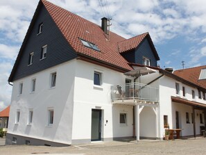 Exterior - Flat 3, 54 sqm, 1 bedroom with double bed and 1 sofa bed, max. 4 persons (Burladingen)