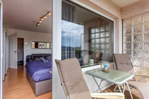 1 bedroom, free WiFi, bed sheets - Holiday Apartment "Comfort" with Shared Garden, Balcony & Wi-Fi (Brilon)