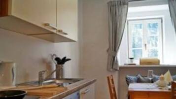 Fridge, stovetop, dishwasher, coffee/tea maker