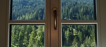Appartamento 'Widum Obernberg Nikolaus Bergsuite' con vista sulle montagne, terrazza e Wi-Fi