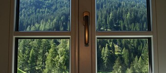 Appartement 'Widum Obernberg Nikolaus Bergsuite' avec vue sur la montagne, terrasse et Wi-Fi