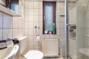 Dusch, hårtork och handdukar