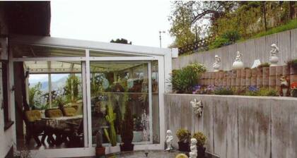 Ferienwohnung 'Fewo - Erdgeschoss' mit Bergblick, privater Terrasse und WLAN