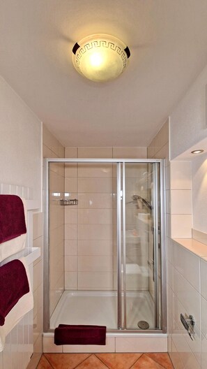 تجهيزات دش، مجففات شعر، مناشف