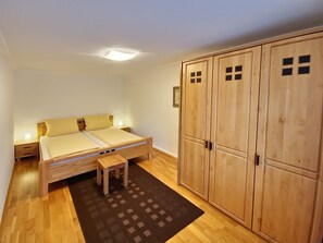 2 habitaciones, tabla de planchar con plancha y wifi gratis 