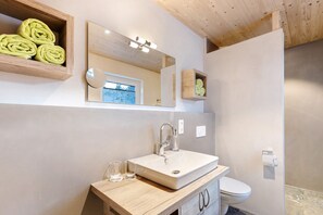 Ducha, secador de pelo, toallas