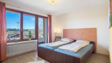 6 Schlafzimmer, Bügeleisen/Bügelbrett, kostenloses WLAN