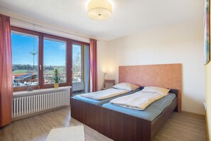 6 habitaciones, tabla de planchar con plancha y wifi gratis