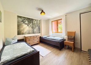 6 habitaciones, tabla de planchar con plancha y wifi gratis 