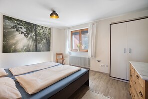 6 Schlafzimmer, Bügeleisen/Bügelbrett, kostenloses WLAN