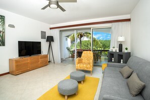 Smart-TV, Bücher, Stereoanlage