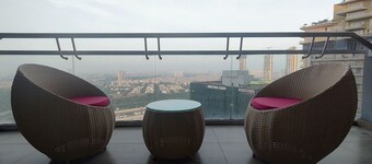 Spectacular 34th-Floor Studio with Skyline Views