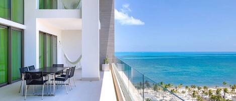 تناول الطعام بالخارج