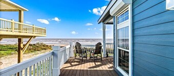 Beachfront Bolivar bungalow - bring the kids, the dogs, and fishing rods!