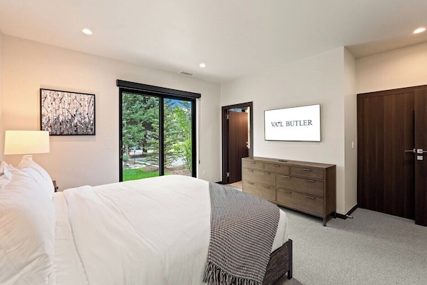 3 habitaciones, escritorio, tabla de planchar con plancha y wifi gratis