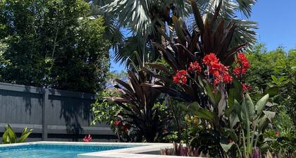 Tropical oasis in the heart of Brisbane, 3 bed, w pool, 4 km from the city