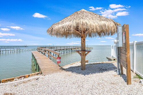 Resort-style community home with water views, pool, & kayaks - snowbird friendly