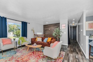 Smart TV, videojuegos, futbolito, libros