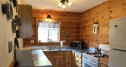 Rustic and charming dog-friendly mountain retreat with deck, W/D, & amazing view