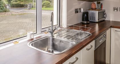 SHORE ROAD, pet friendly, with a garden in Culdaff, County Donegal