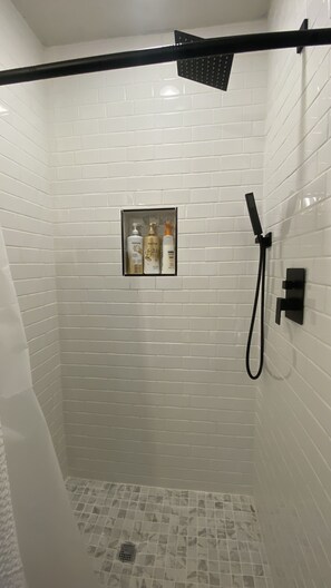 Shower, hair dryer, towels, soap - Come, Get Relax & Cozy  @  La Casita by the Pit with SaluSpa Hot tub (Gainesville)