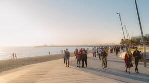 Beach - Bright 3BR 3 Level Townhouse Port Melbourne (Port Melbourne)