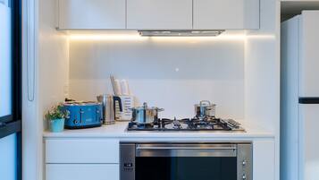 Fridge, microwave, oven, stovetop