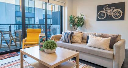 Bright 3BR 3 Level Townhouse Port Melbourne