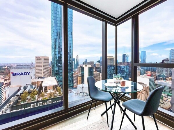 Dining - LV42 High-Rise Condo CBD Panoramic City View (Melbourne)