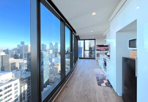 Fridge, microwave, oven, stovetop - LV42 High-Rise Condo CBD Panoramic City View (Melbourne)