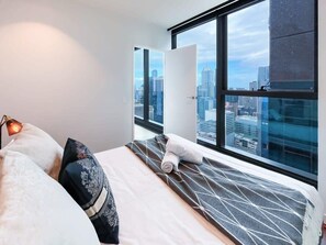 1 bedroom, iron/ironing board, WiFi, bed sheets - LV42 High-Rise Condo CBD Panoramic City View (Melbourne)