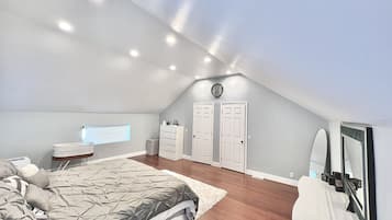 2 bedrooms, desk, iron/ironing board, travel crib