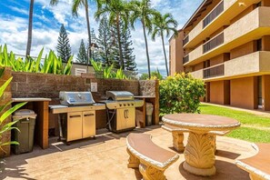 Outdoor dining - Maui Vista 322: Ocean Palms Oasis | Remodeled, Prime Location (Kihei)