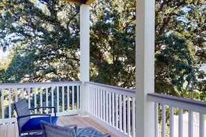 Property grounds - Luxury Home w/Elevator, Large Kitchen, Garage, EV Charger, 2 Decks, Quiet Area (Carolina Beach)