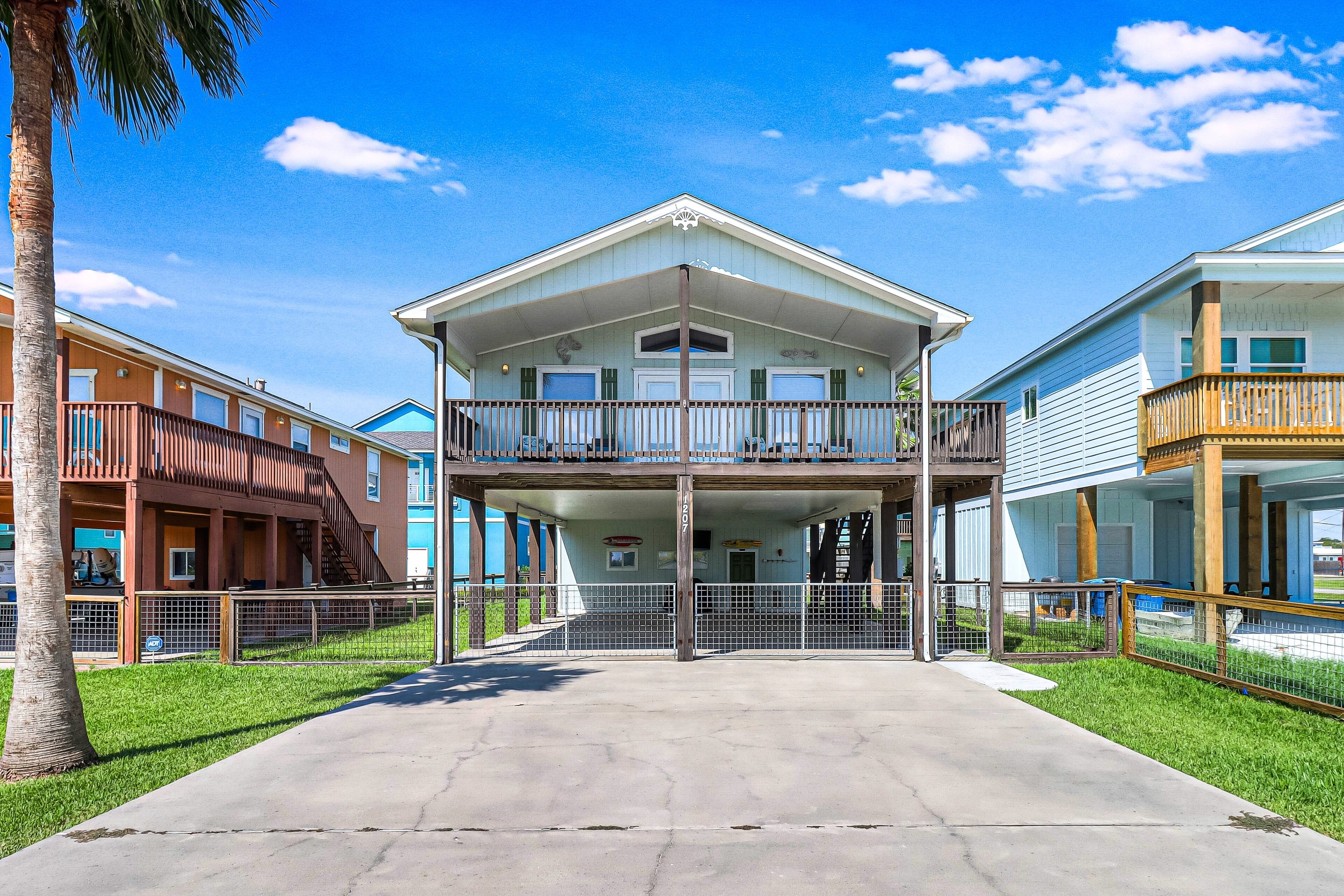 Bay-view home with covered deck, enclosed yard, AC, & W/D - walk downtown