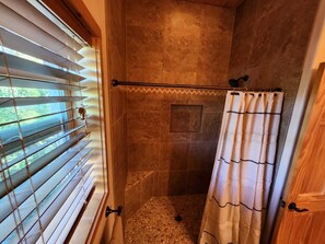 Hair dryer, towels, soap, shampoo - Tri-level Cabin Retreat-Privacy & Views! (Mount Lemmon)