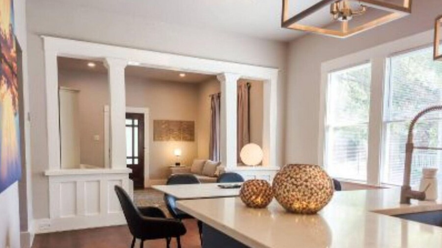 Chic Downtown Farmhouse With Garden and BBQ Grill