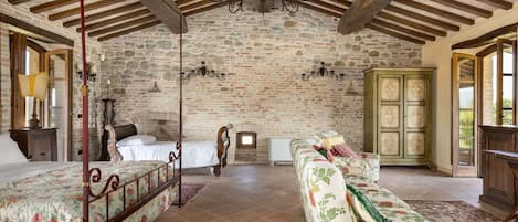 3 bedrooms, iron/ironing board, WiFi
