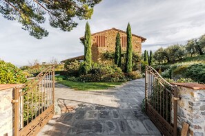 Property grounds - Villa Bellostare - Cantagrillo ,Tuscany (Cantagrillo)