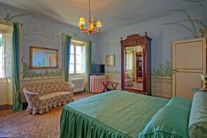 7 quartos, ferros/tábuas de passar roupa, Wi-Fi